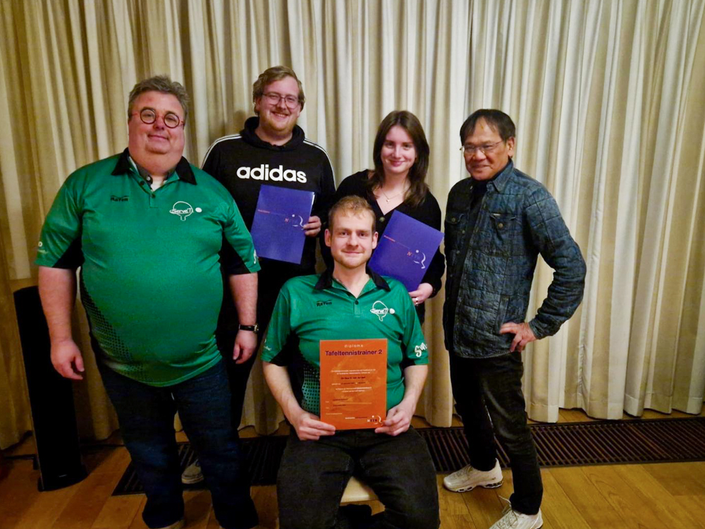 3 leden geslaagd voor tafeltennistrainer 2 diploma!